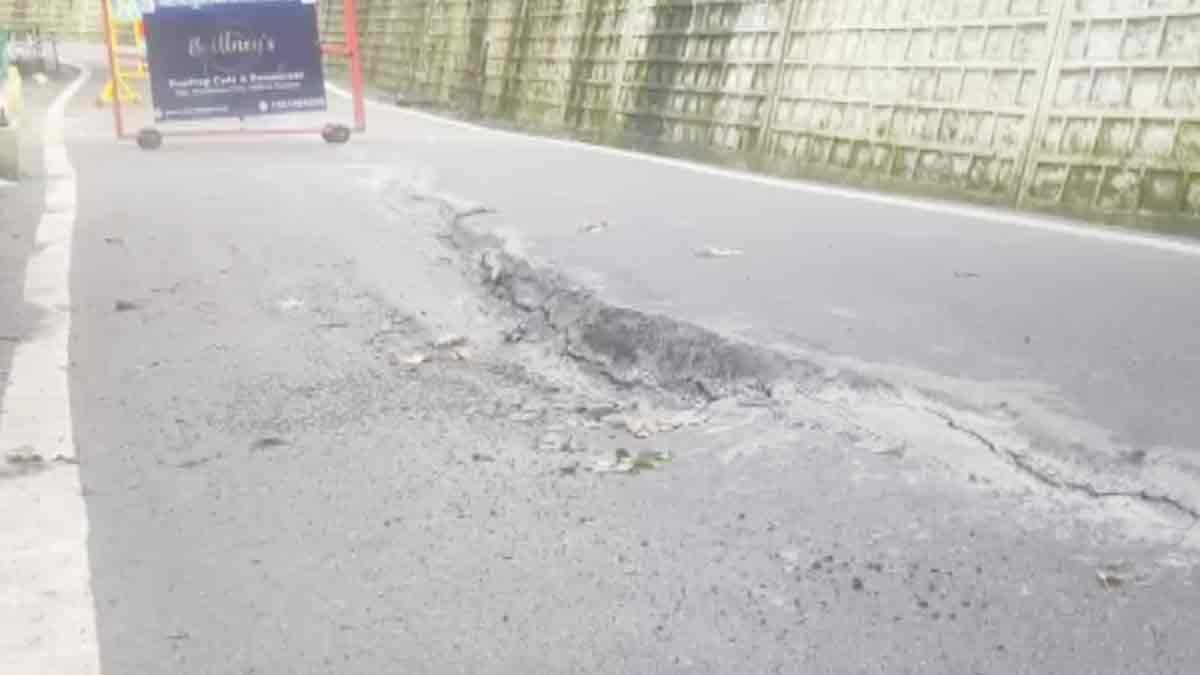 Cracks in Mall Road