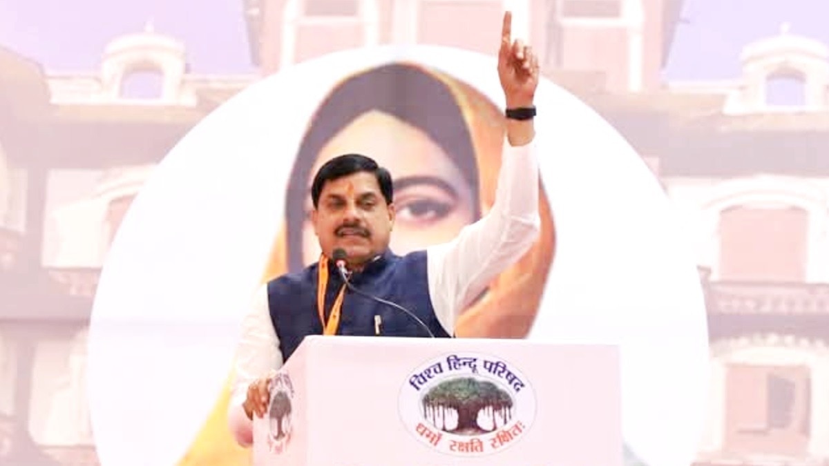 विहिप की बैठक में CM मोहन यादव.(Photo:X/@VHPDigital)