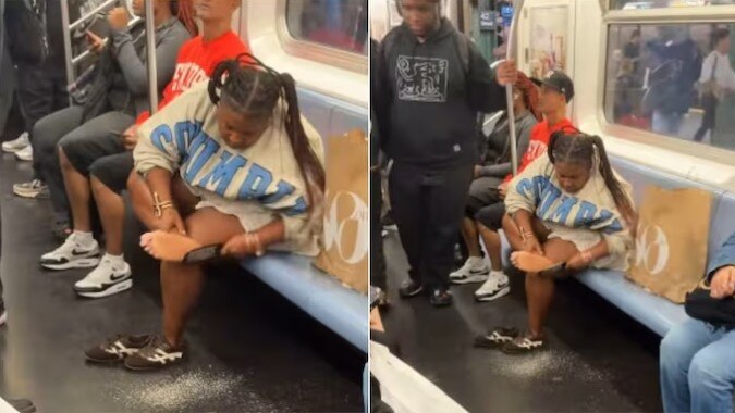 न्यूयॉर्क मेट्रो में महिला ने धोए पैर, उड़ने लगे स्किन फ्लेक्स, वीडियो देख भड़क गए लोग