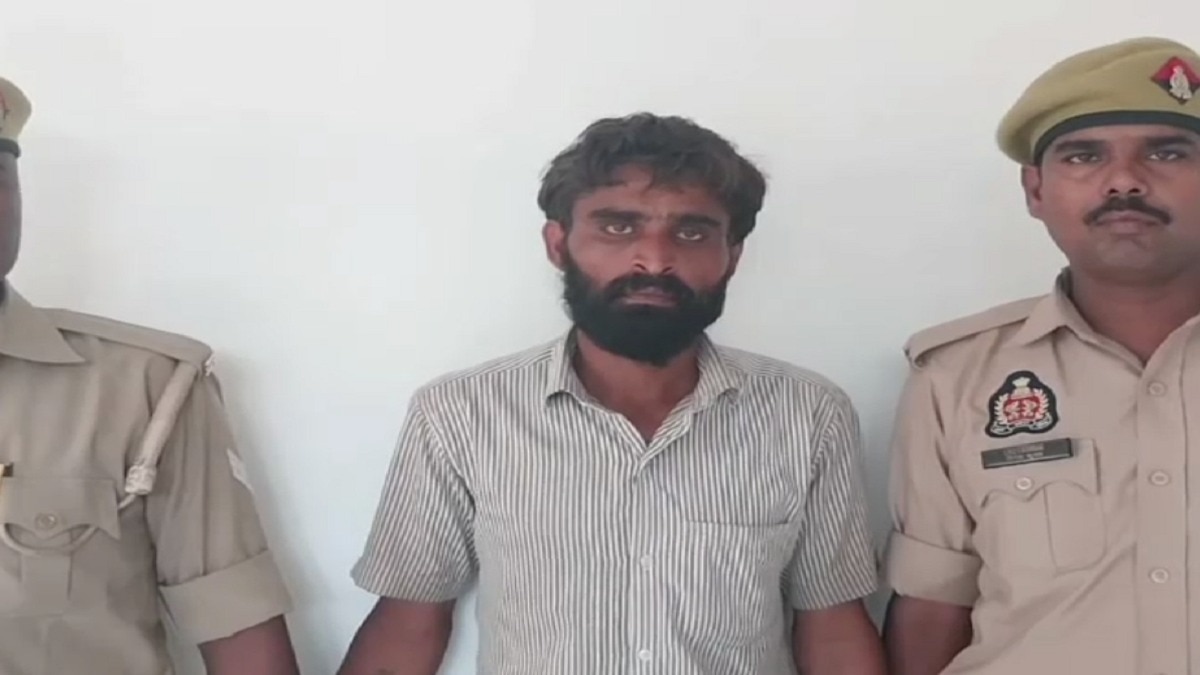 बेटे का आरोप है कि पिता जमीन बेचते थे. (Photo: Screengrab)