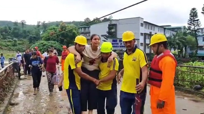 देहरादून में बादल फटने की घटना के बाद तबाही जैसे हालात (Photo: Ankit Sharma/ITG)