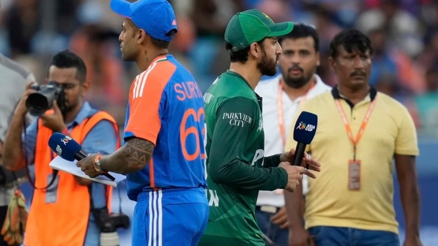 नो हैंडसेक मामले में पीसीबी को झटका (Photo: AP)