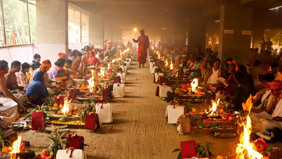 Pitru Paksha 2025: एकादशी या ग्यारस तिथि का श्राद्ध आज, जानें पितरों के तर्पण का शुभ मुहूर्त और विधि