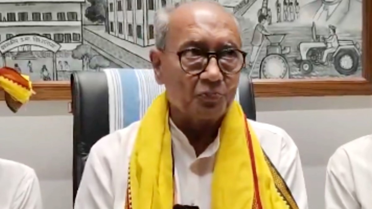 दिग्विजय ने कहा कि आदिवासी भारत के सबसे पुराने निवासी हैं.(Photo:Screengrab)