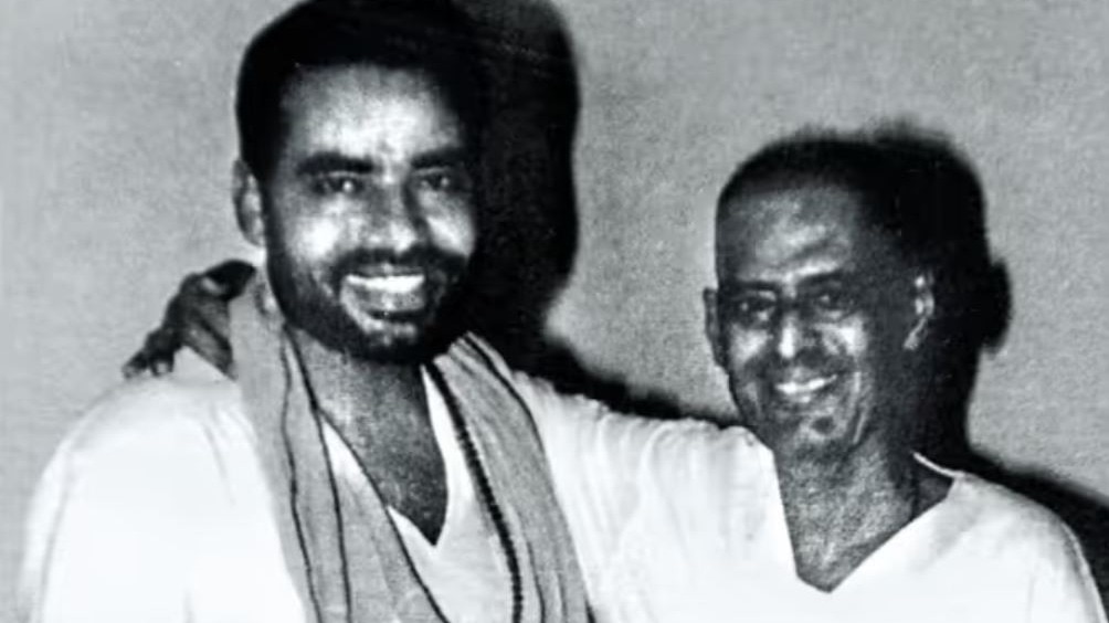 Narendra Modi with Lakshmanrao Inamdar (File Photo: ITG archives)