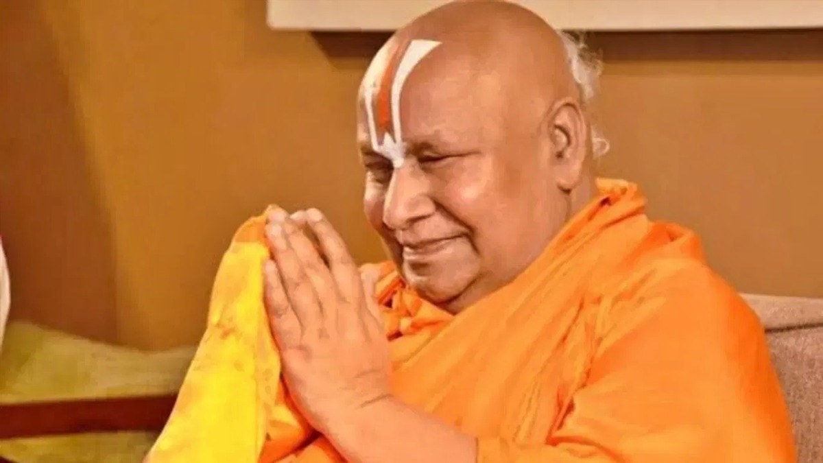 जगद्गुरु स्वामी रामभद्राचार्य (फाइल फोटो)