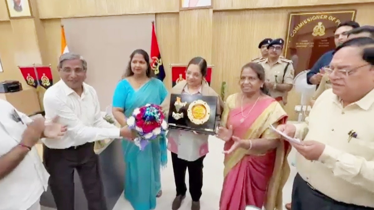 पुलिस कमिश्नर लक्ष्मी सिंह का हुआ सम्मान.(Photo:Screengrab)