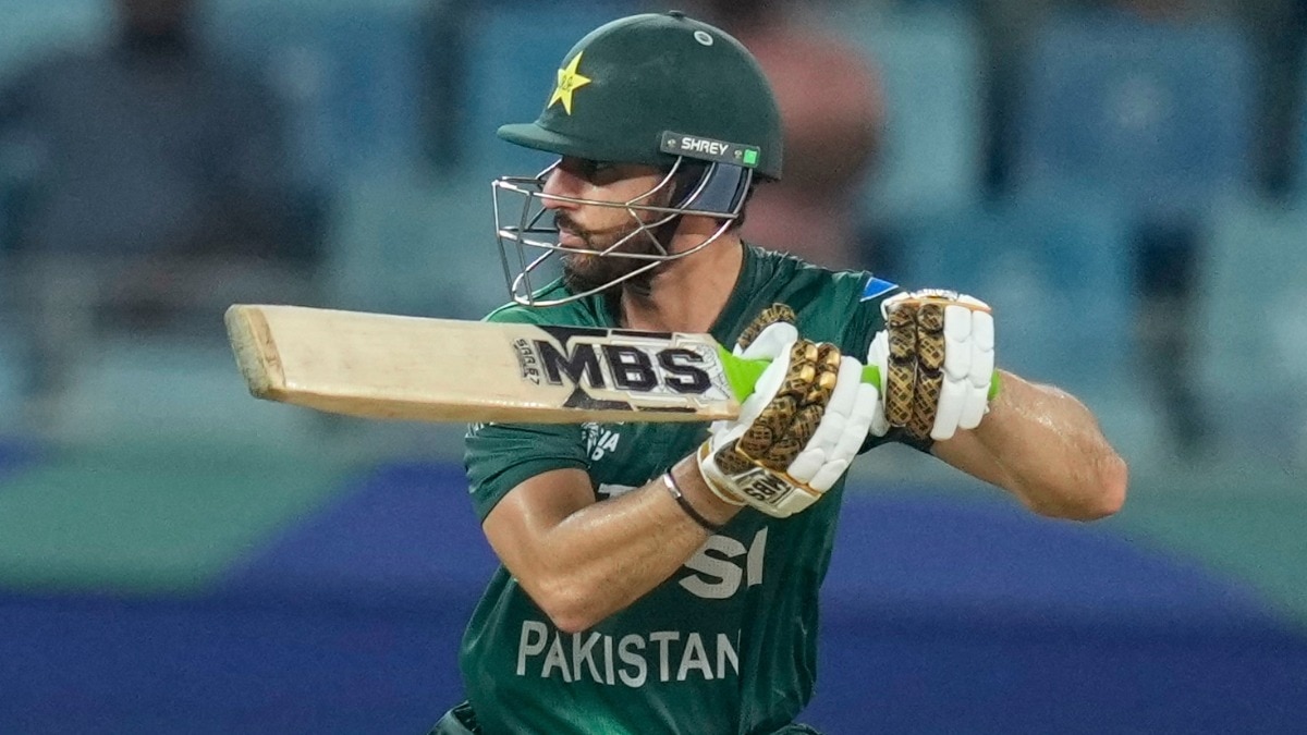 UAE के ख‍िलाफ पाक‍िस्तानी कप्तान सलमान आगा ने खुद बल्लेबाजी में 20 रन बनाए (Photo: AP)