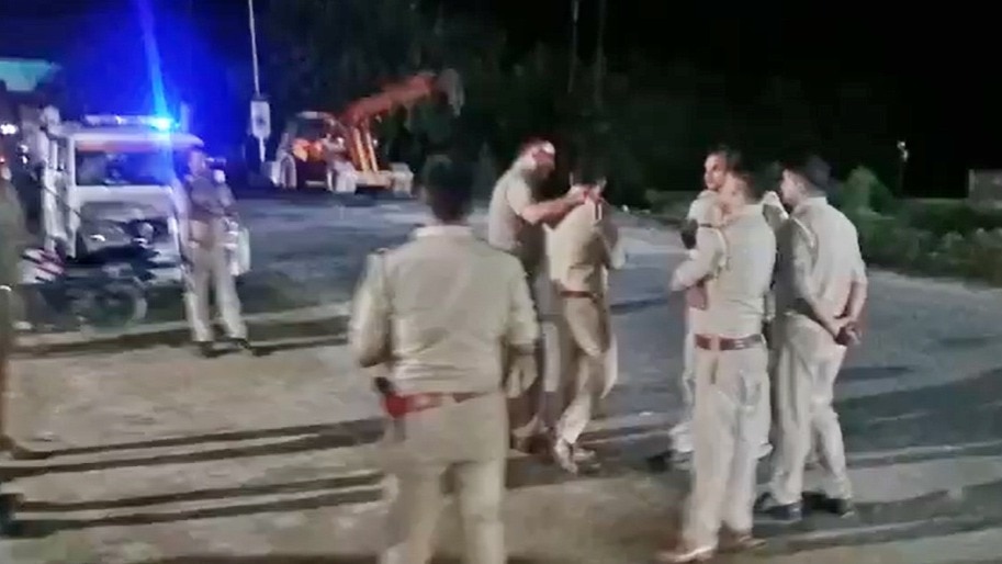 संभल सड़क हादसे में एसआई की मौत (Photo- Screengrab)