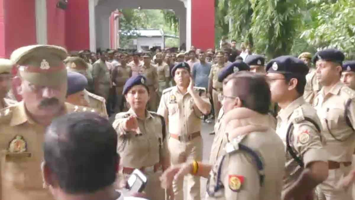 Lawyers and police are at odds with each other