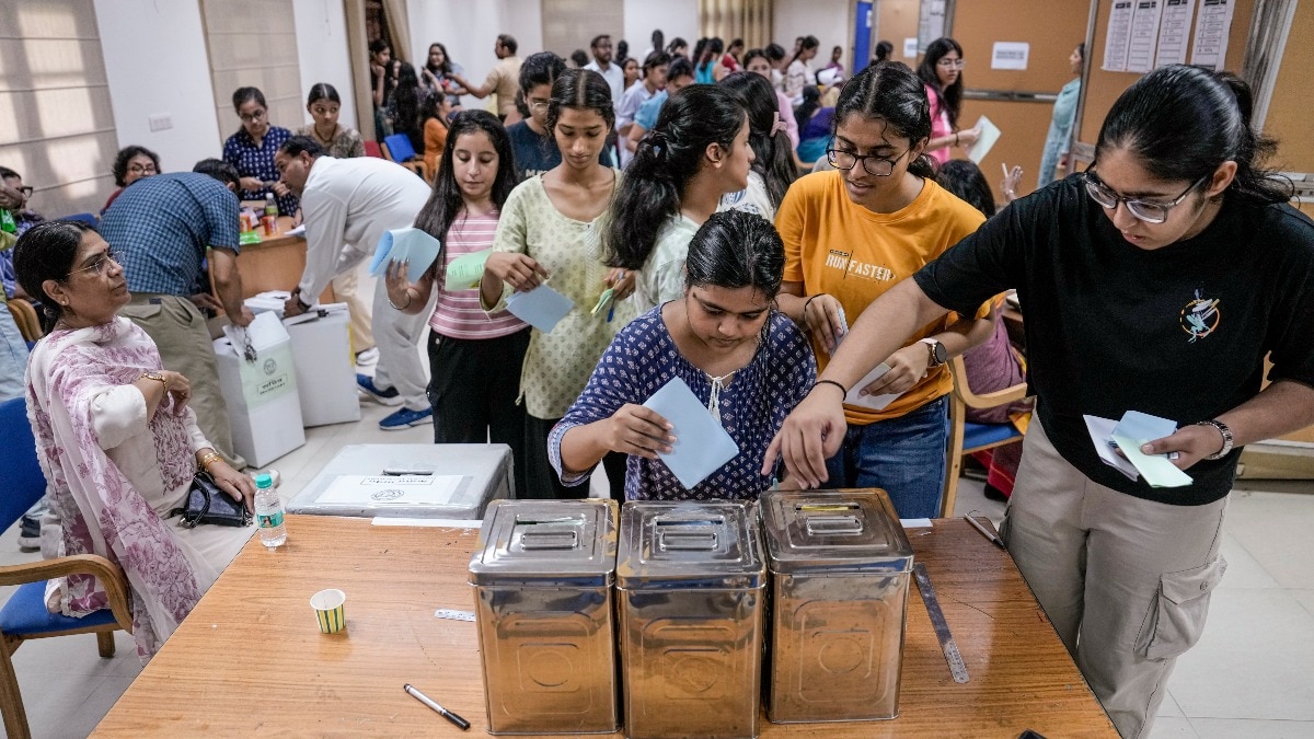 students casting vote in dusu election