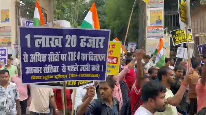 बिहार में बीपीएससी शिक्षक भर्ती परीक्षा को लेकर अभ्यर्थियों ने बड़े आंदोलन की शुरुआत की (Photo - ITG)