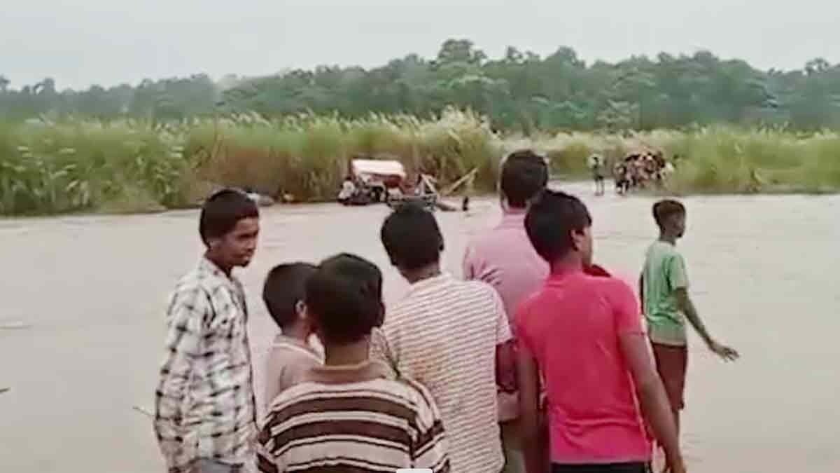 A major accident was averted while crossing the river