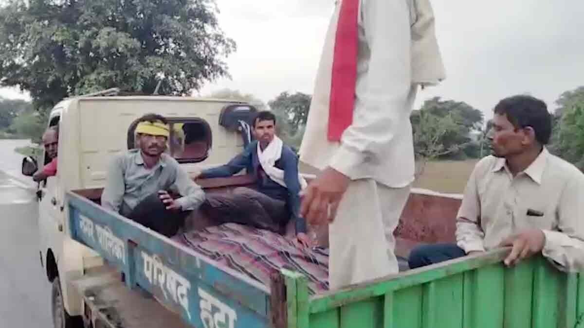 The body of the deceased had to be taken away in a garbage cart.