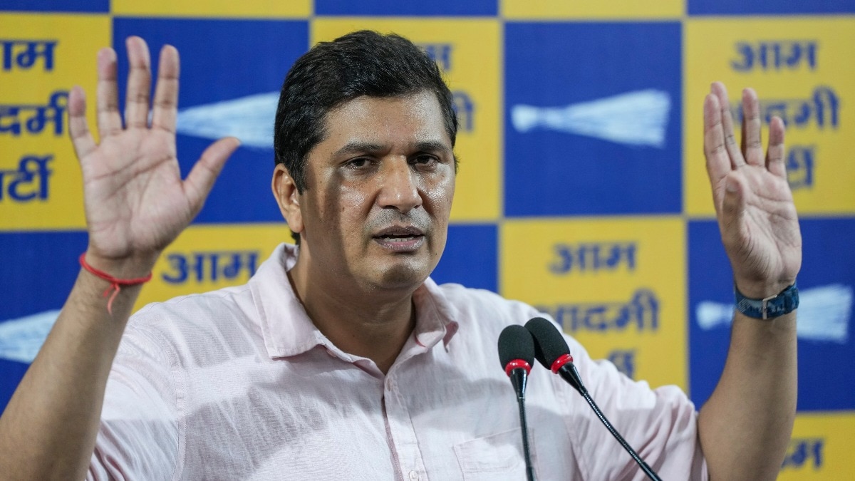 'सोशल मीडिया ट्रोल की तरह काम कर रहा चुनाव आयोग', AAP नेता सौरभ भारद्वाज का आरोप