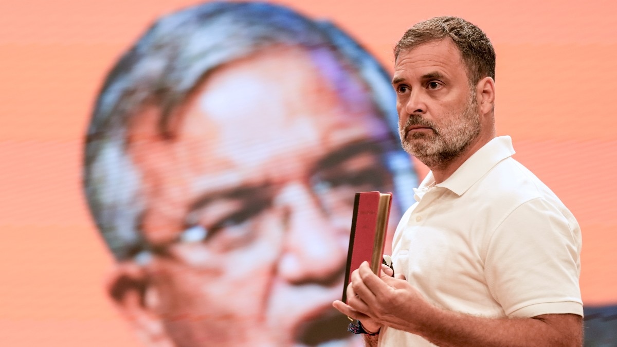 राहुल गांधी के आरोपों के बाद महाराष्ट्र में सियासी बयानबाजी जारी है (File Photo:PTI)