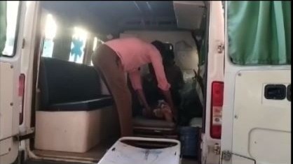 बेटे के स्कूल में पिता ने तोड़ा दम, फॉर्म पर सिग्नेचर के दौरान कुर्सी से गिरे और चंद मिनटों में मौत – banda father dies heart attack school lclk