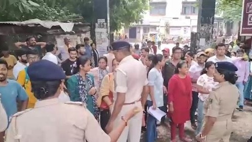 BPSC इंजीनियरिंग परीक्षा की छात्राओं ने 133 नंबर के वेटेज विवाद पर मुख्यमंत्री नीतीश कुमार से मदद मांगने की कोशिश की, लेकिन उनसे मुलाकात नहीं हो सकी. ( Photo: India Today)