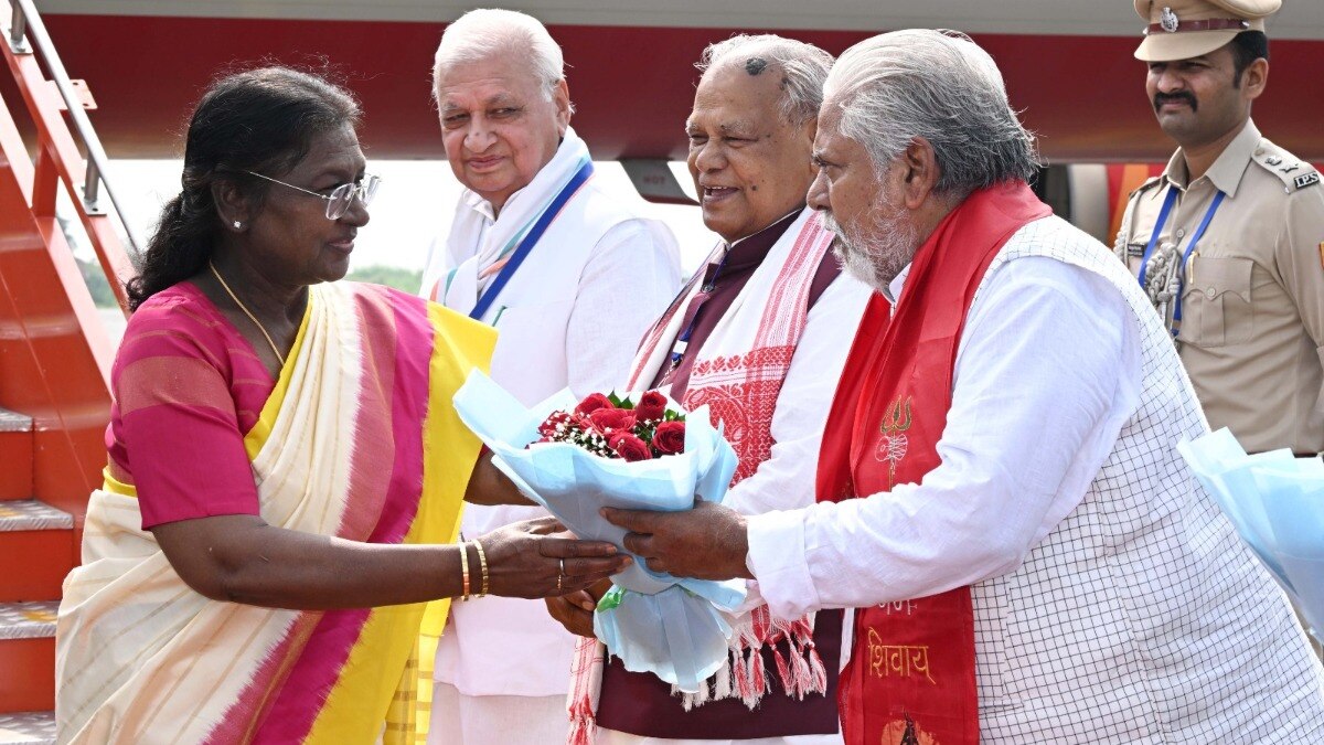 बिहार दौरे पर पहुंची राष्ट्रपति द्रौपदी मुर्मू (Photo: X/@rashtrapatibhvn)