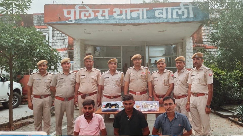 पुलिस गिरफ्त में आरोपी. (Photo: Bharat Bhushan Joshi/ITG)