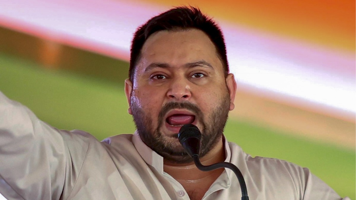 tejashwi yadav pen distribution criticism 