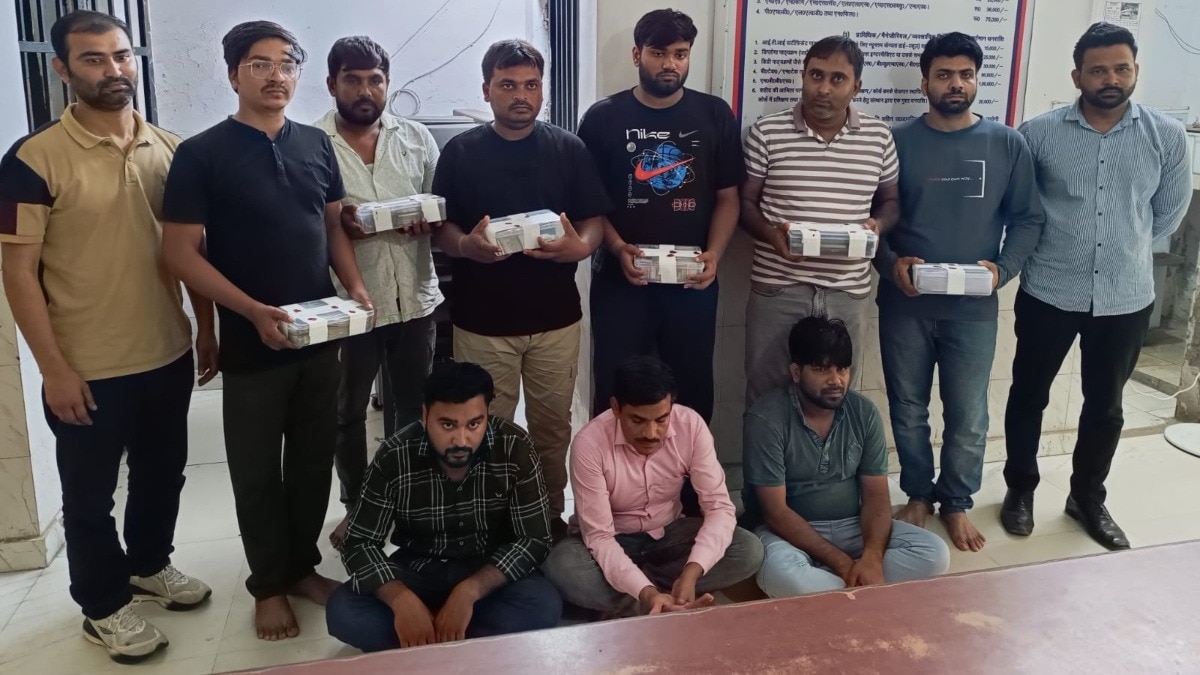 UP STF ने SSC CGL 2025 में नकल कराने वाले गैंग का किया भंडाफोड़, 11 गिरफ्तार, लाखों के जाली दस्तावेज बरामद