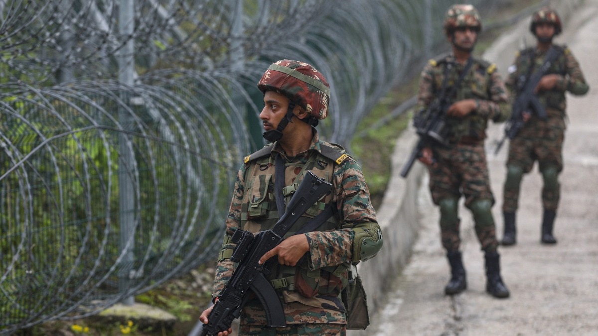 india pakistan soldiers firing loc 