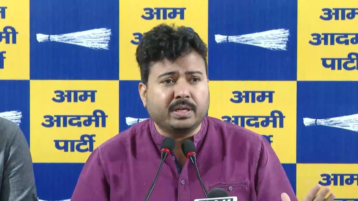 AAP नेता दुर्गेश पाठक ने बताया कि नशे का आतंक पूरे विधानसभा क्षेत्र में फैल चुका है. (Photo: X/@AAP)