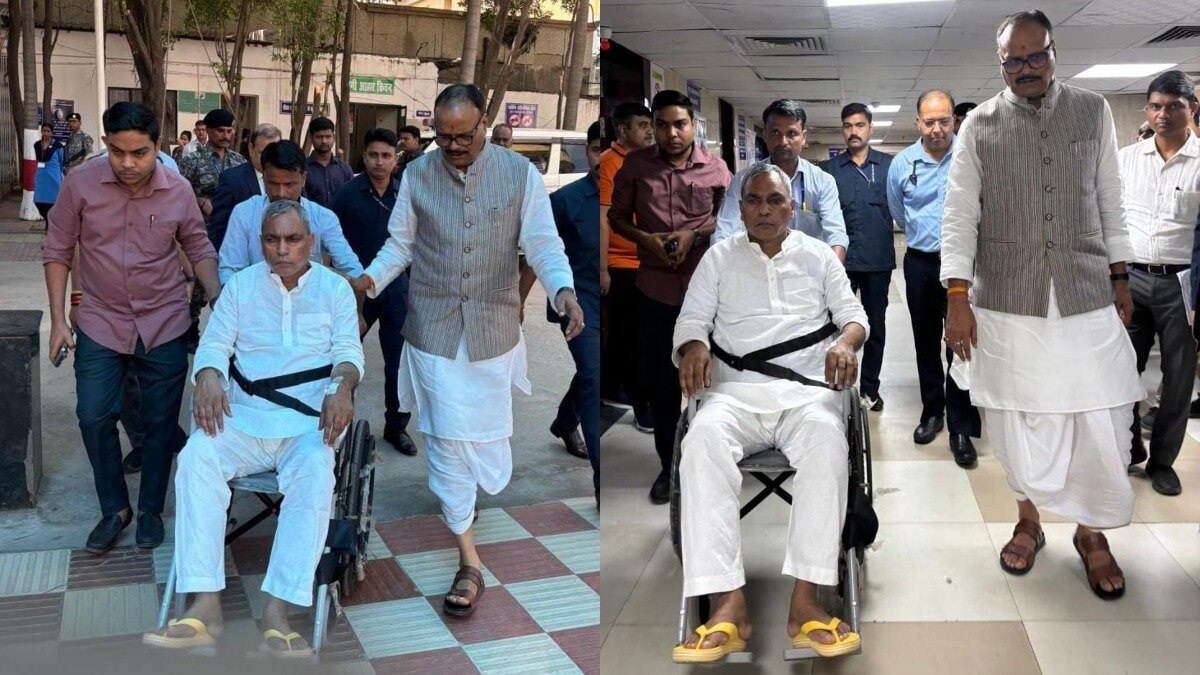 अस्पताल में ले रहे हैं स्वास्थ्य लाभ. (Photo: Ashish/ITG)