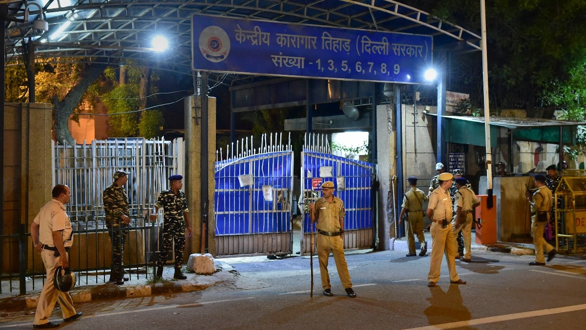 Police personnel stand guard outside the Tihar jail. (Photo: PTI/File)