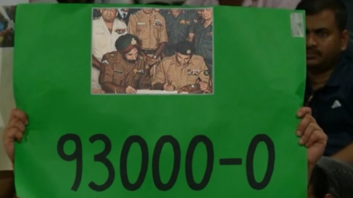 asia-cup-2025 93000-0-india-fans-hit-back-at-haris-rauf-gesture