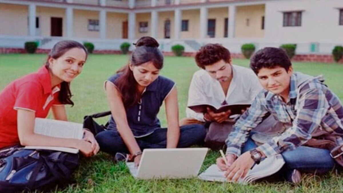 एआईसीटीई के आधिकारिक पोर्टल पर 15 अक्टूबर 2025 तक आवेदन कर सकते हैं. (FILE Photo)