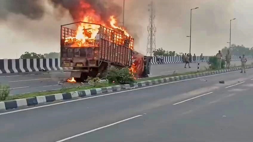 अलीगढ़ सड़क हादसे का मंजर (Photo- ITG)