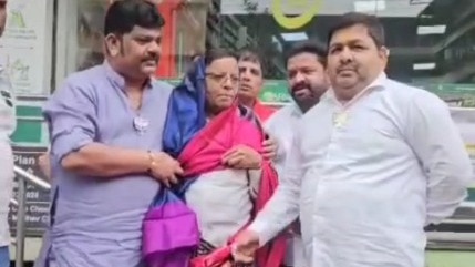 PM मोदी की आपत्तिजनक तस्वीर शेयर करने वाले कांग्रेस नेता को बीजेपी कार्यकर्ताओं ने पहनाई साड़ी, VIDEO वायरल