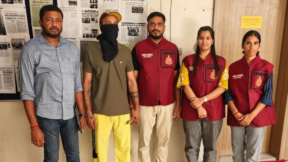 चिराग दिल्ली में पुलिस की छापेमारी के बाद दो ड्रग्स तस्कर गिरफ्तार. (Photo: X/@CrimeBranchDP)