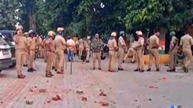 गोंडा में बीजेपी के दो गुट आपस में भिड़े (Photo- Screengrab)