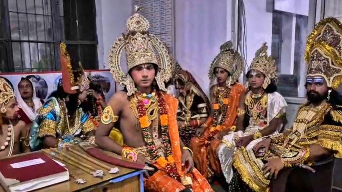 Ramlila actors reached the police station (Photo- ITG)