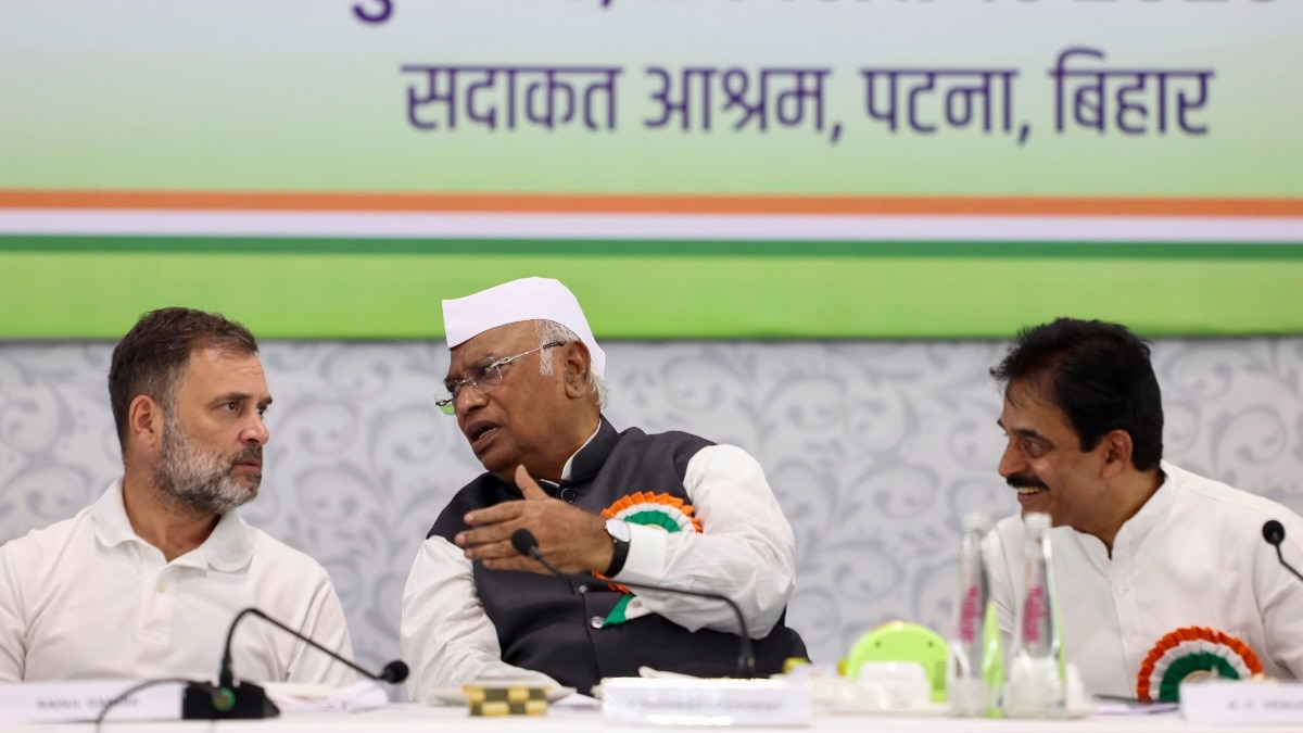  बैठक में सरकार की नीतियों पर तीखी आलोचना भी की गई. (Photo- PTI)