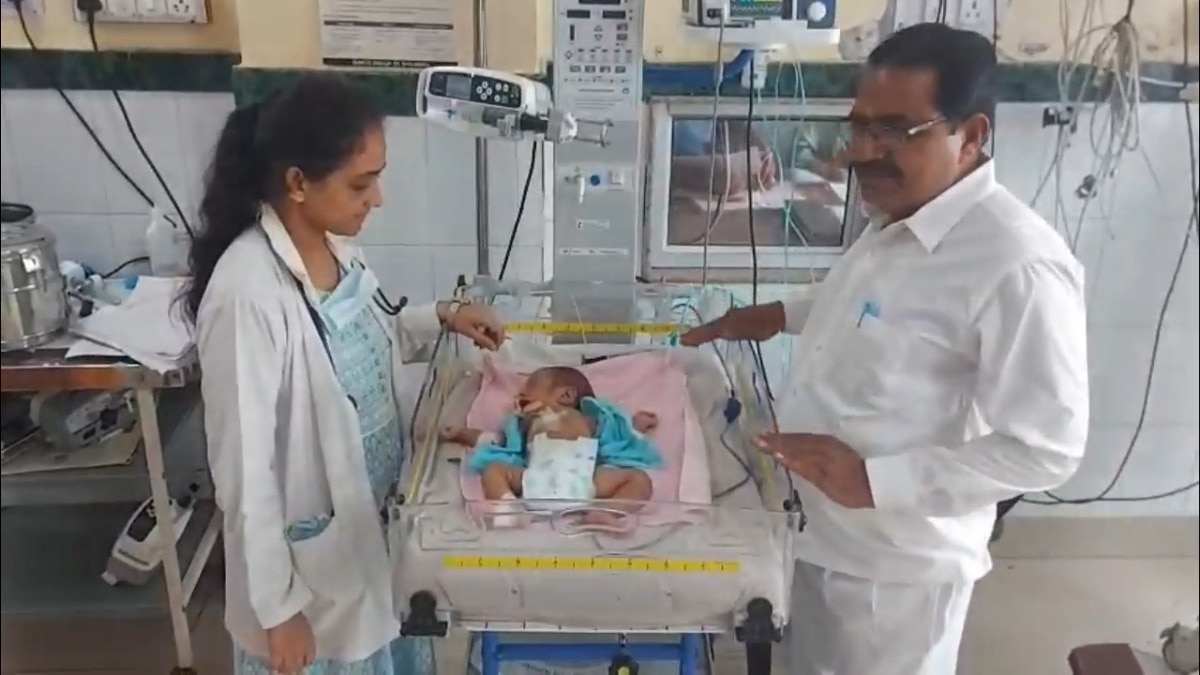 तेजस्व की इलाज सीनियर डॉक्टरों की देखरेख में चल रहा है (Photo: ITG)