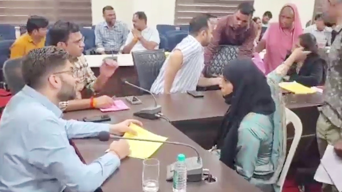 डिप्टी कलेक्टर मोहम्मद सिराज की पत्नी जनसुनवाई में पहुंची.(Photo:Screengrab)