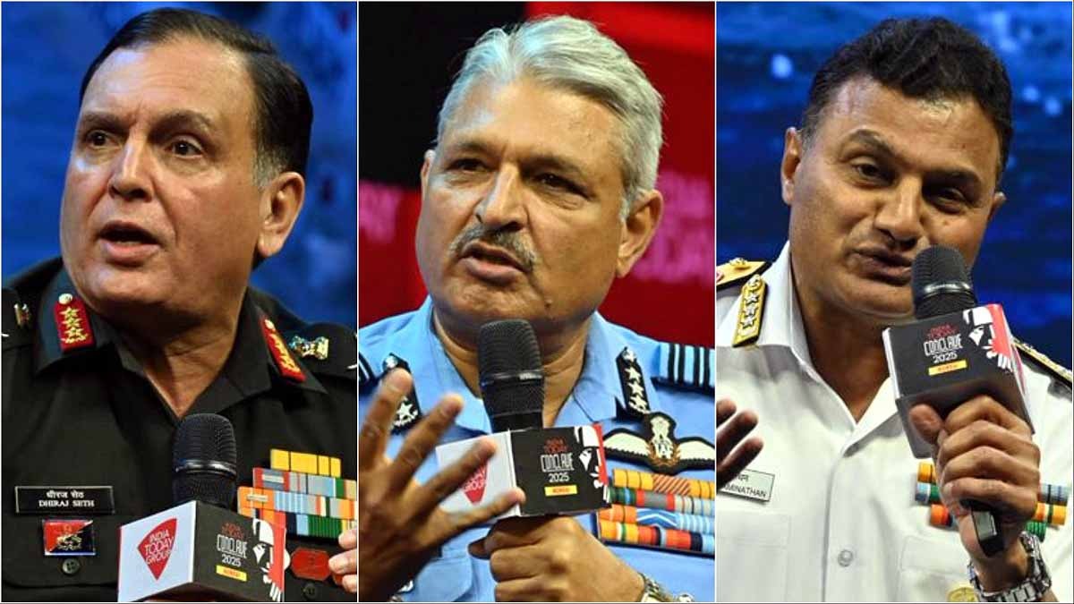 बाएं से दाएं- लेफ्टिनेंट जनरल धीरज सेठ. एयर मार्शल सूरत सिंह और वाइस एडमिरल कृष्णा स्वामीनाथन. (Photo: Mandar Deodhar / India Today)