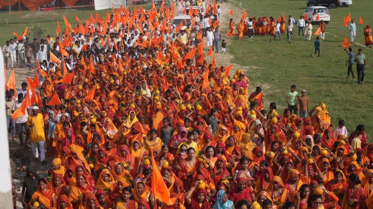 कानपुर देहात में निकली पांच किलोमीटर लंबी कलश यात्रा. (Photo: ITG)