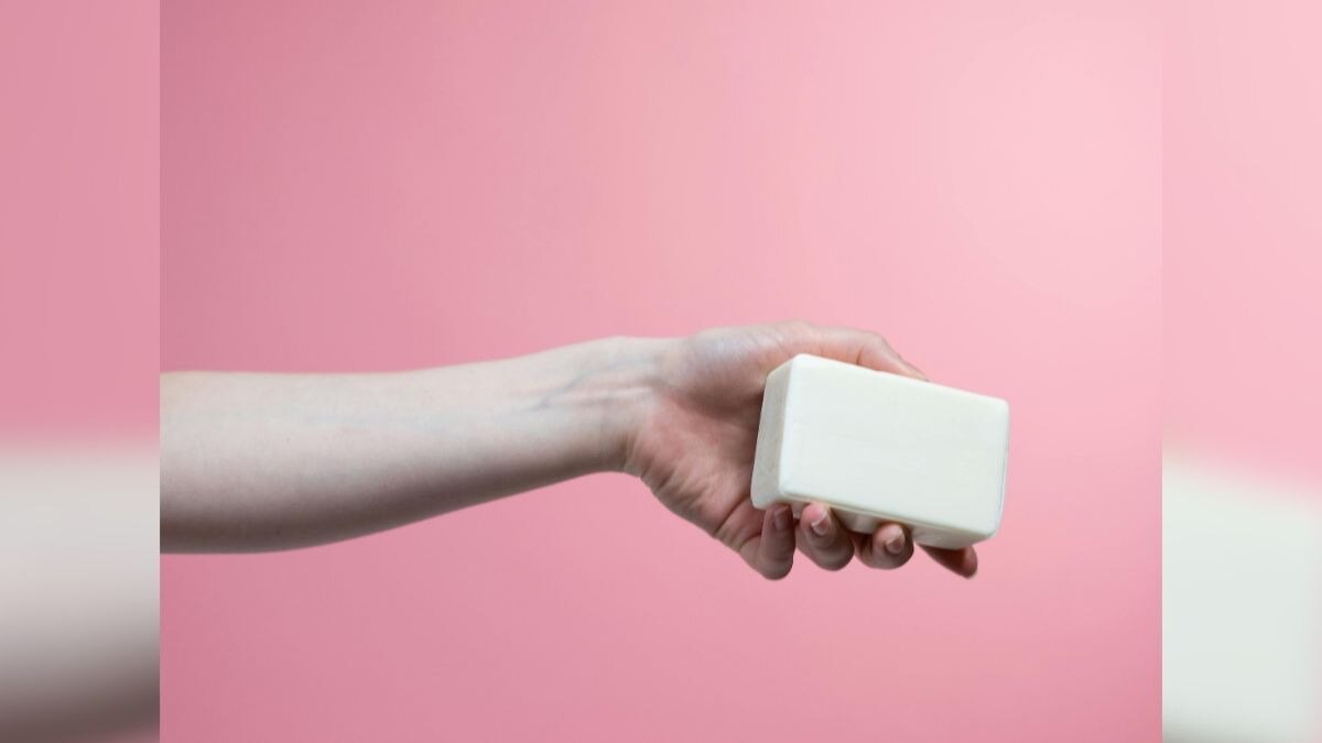 सुमेरियन सभ्यता में आज से 5000 साल पहले पहली बार साबुन बनाने का प्रमाण मिलता है (Photo - Pexels) 