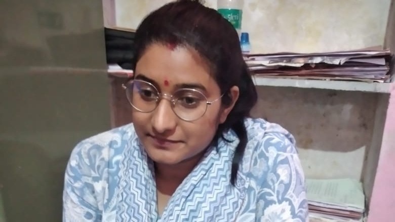 Village Development Officer Caught Red-Handed Taking ₹1,000 Bribe for PM Awas Yojana Payment