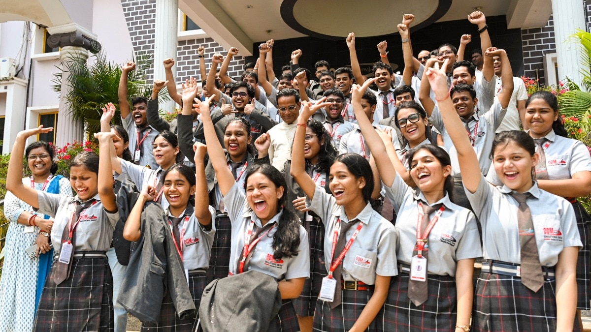 CBSE बोर्ड परीक्षा के टाइम टेबल पर विवाद… परीक्षा की तारीख और छुट्टियों को लेकर स्टूडेंट्स ने उठाए ये सवाल – cbse 2026 board exam date sheet controversy student concerns tedu