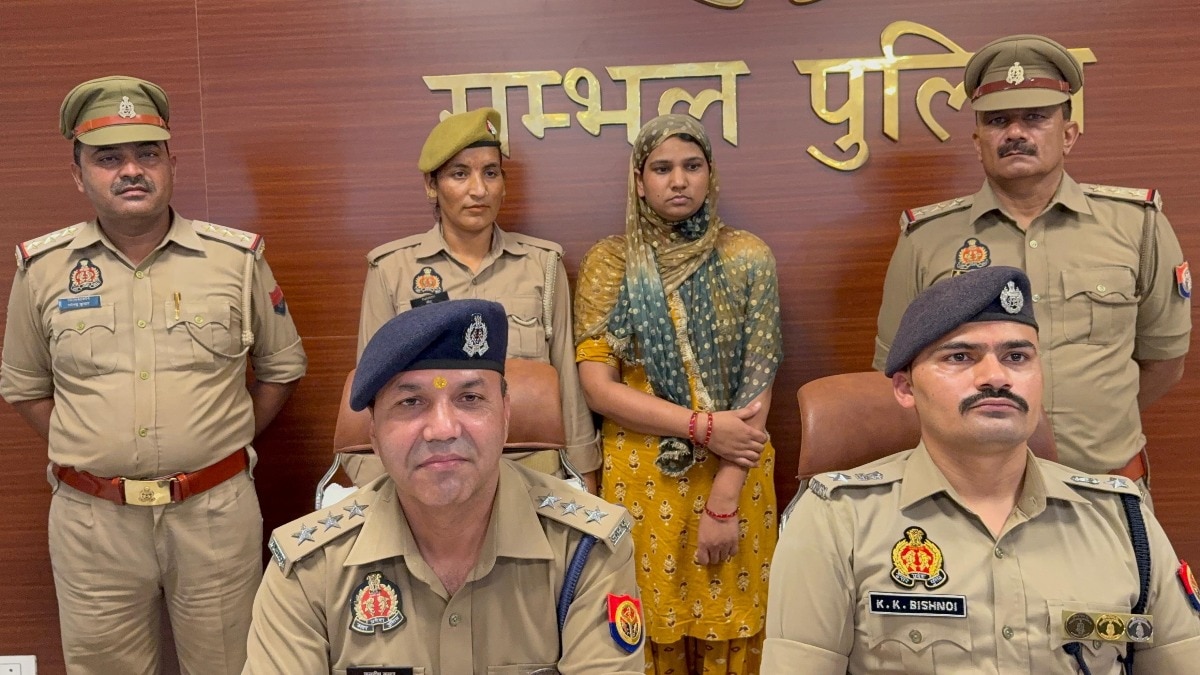 पुलिस गिरफ्त में शिक्षिका पर एसिड अटैक कराने वाली जान्ह्ववी. (Photo: Abhinav Mathur/ITG)