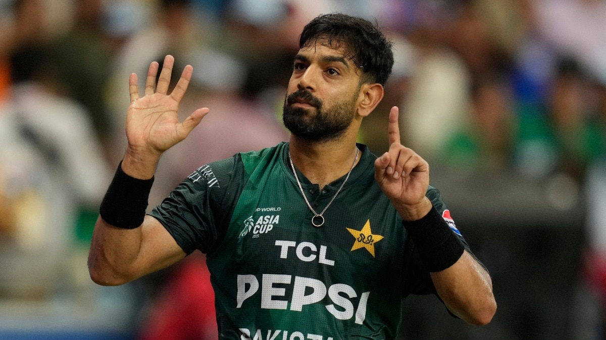 हारिस रऊफ ने किए थे आपत्तिजनक इशारे, आईसीसी ने लिया एक्शन (Photo: AP)