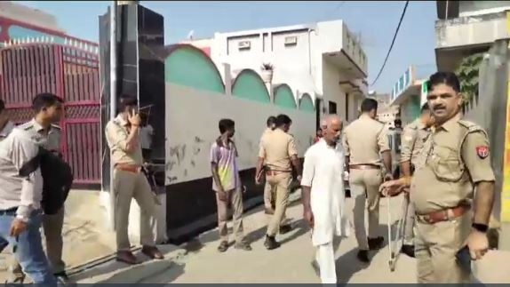 मेरठ में मर्डर के बाद सनसनी (Photo: Screengrab)