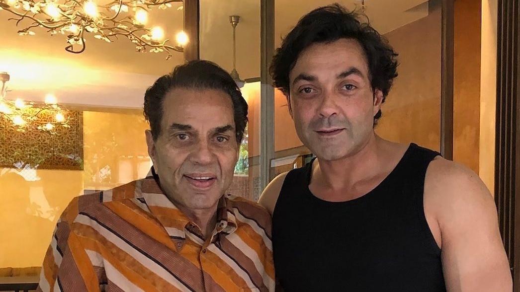 जब फैन ने धर्मेंद्र से की बदतमीजी, एक्टर ने कर दी थी पिटाई, बॉबी देओल बोले- वो उनके पैरों में...