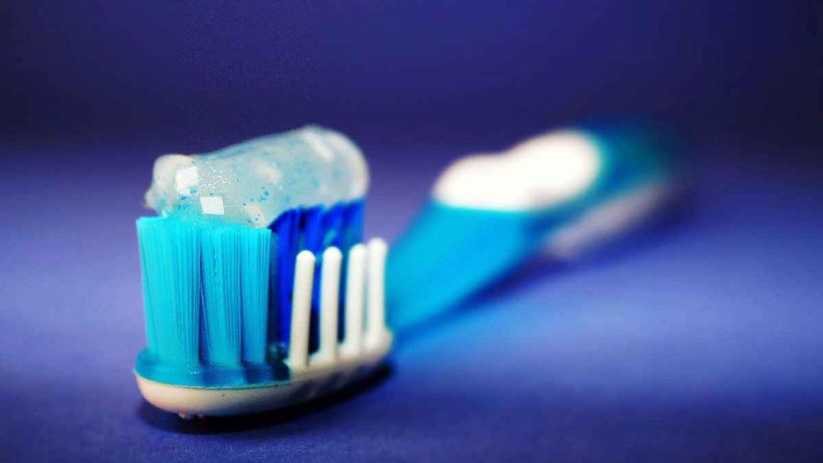  toothpaste on brush